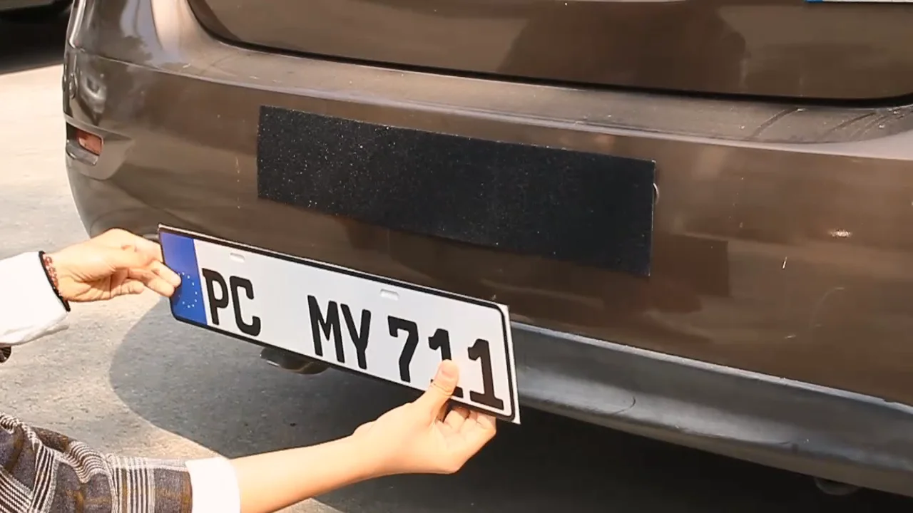 Customizable Adhesive Hook and Loop Car License Plate Holder Tape