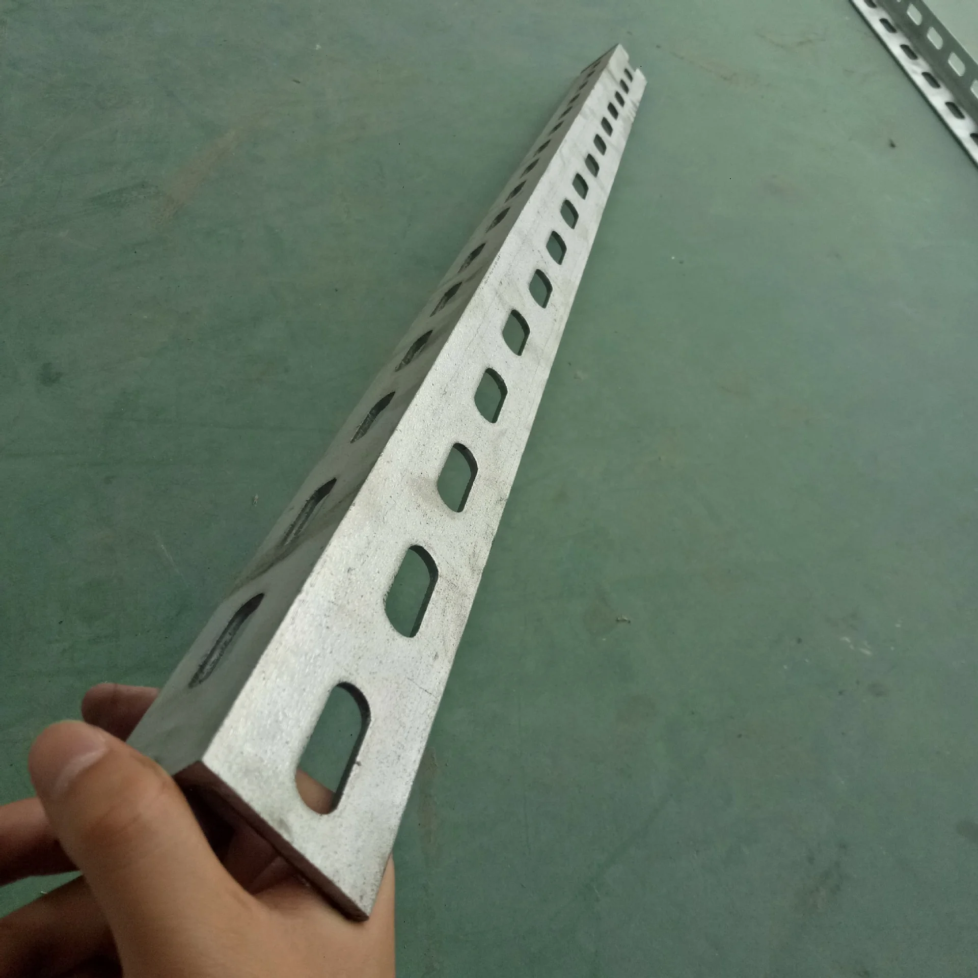 Perforated Slotted Angle Bar with Corner Plate and Bolts Nuts