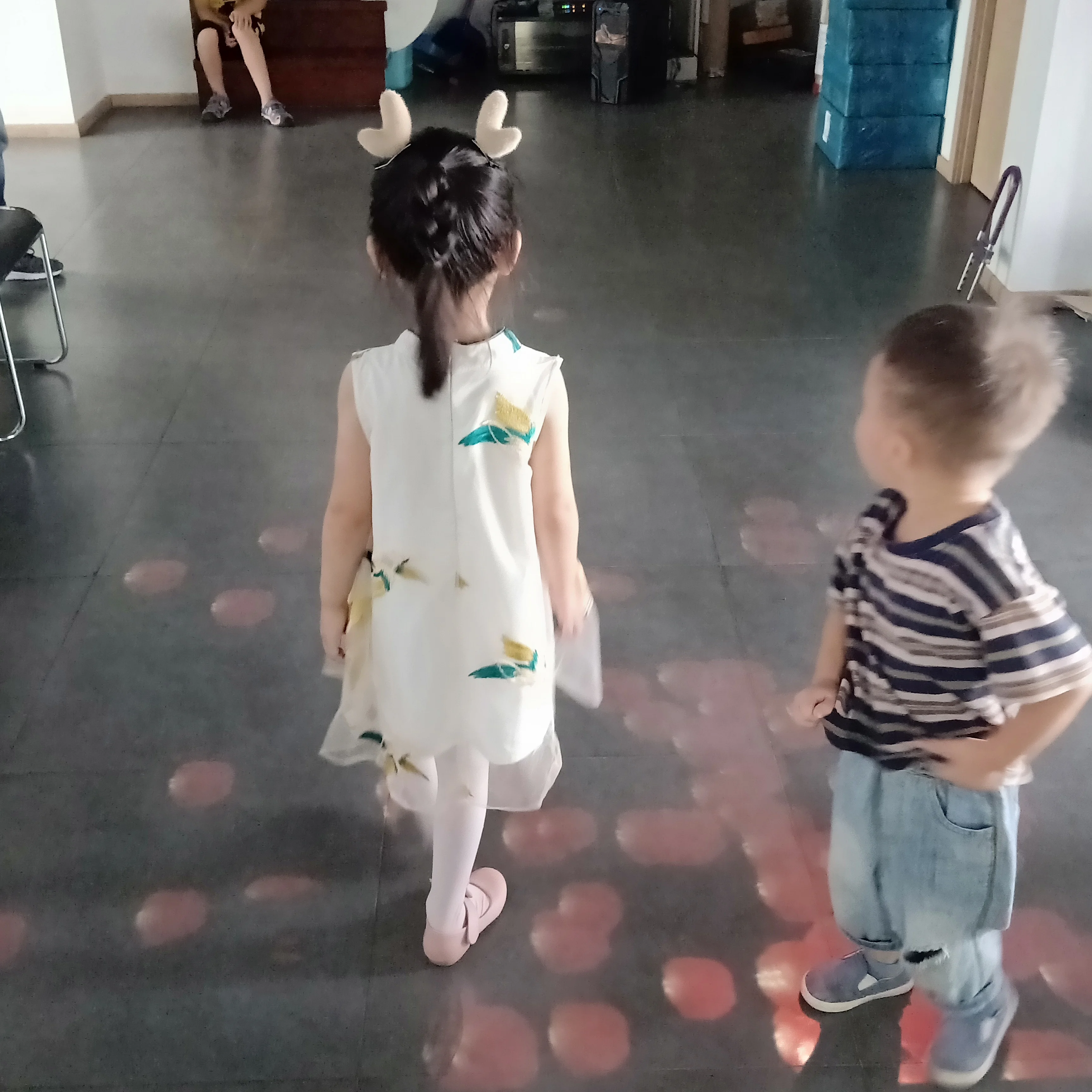 Дешевое интерактивное проекционное программное обеспечение для пола интерактивные детские игры танцпола торговый центр магазин.