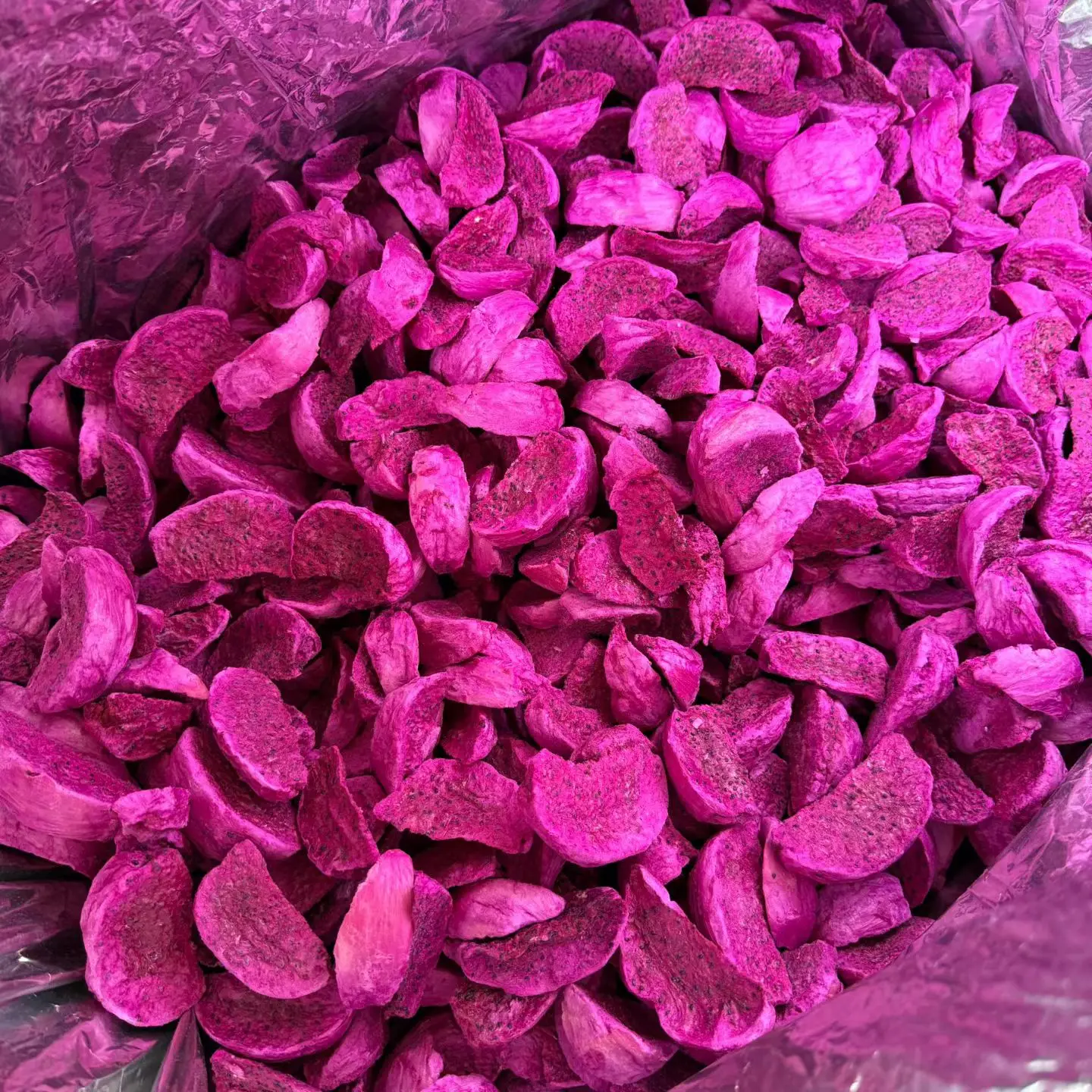 Freeze Dried Red Dragon Fruit Slices for Wholesale | Bulk B2B Supply H32a8ac41821845a09d397ed288fab094V