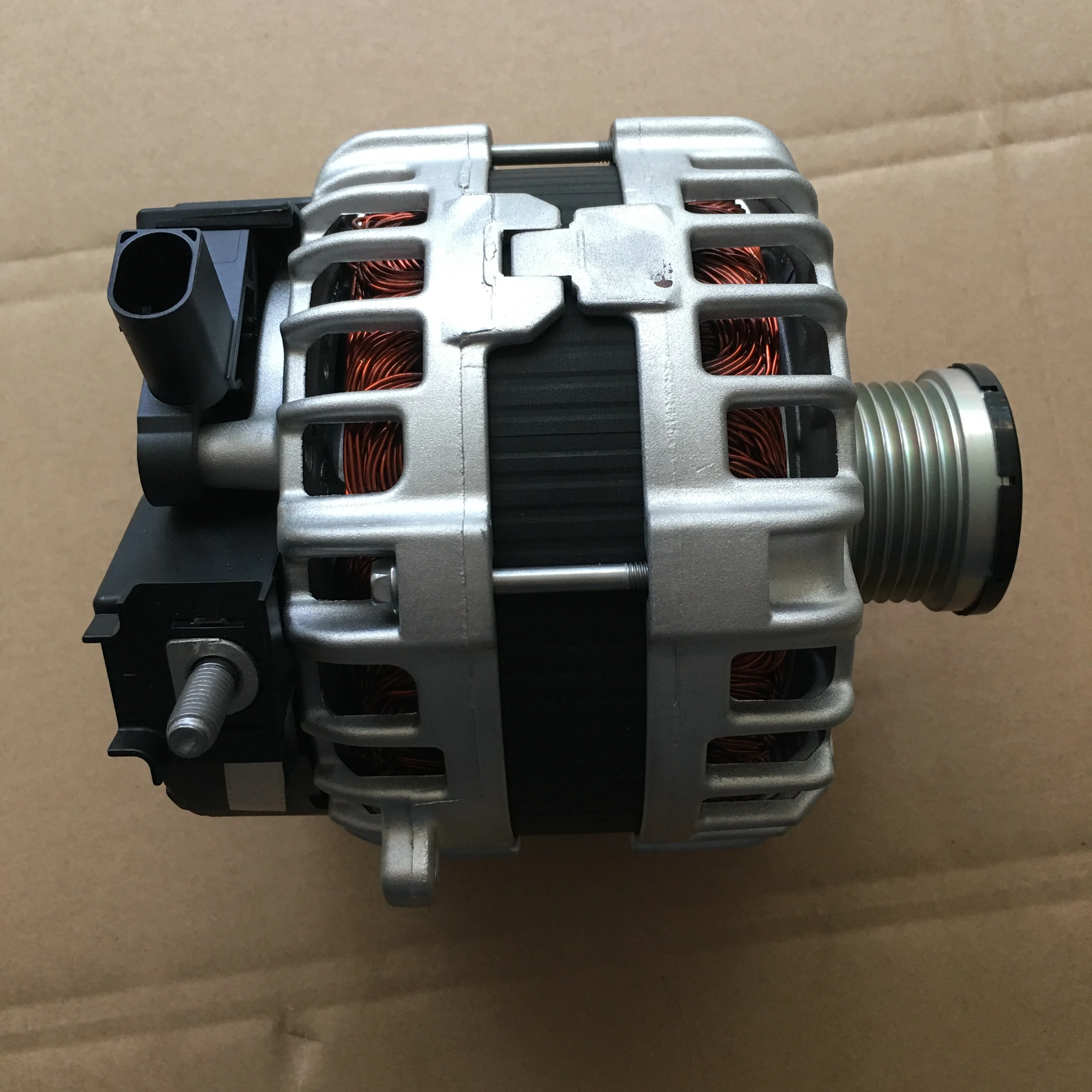 For bmw 3 F31 F30 F35 N20 B20 a 328 I  Original Seg CAR Alternator  0125812002 0125812001 12317645044