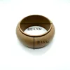 Brazalete estrecho de cuero caqui