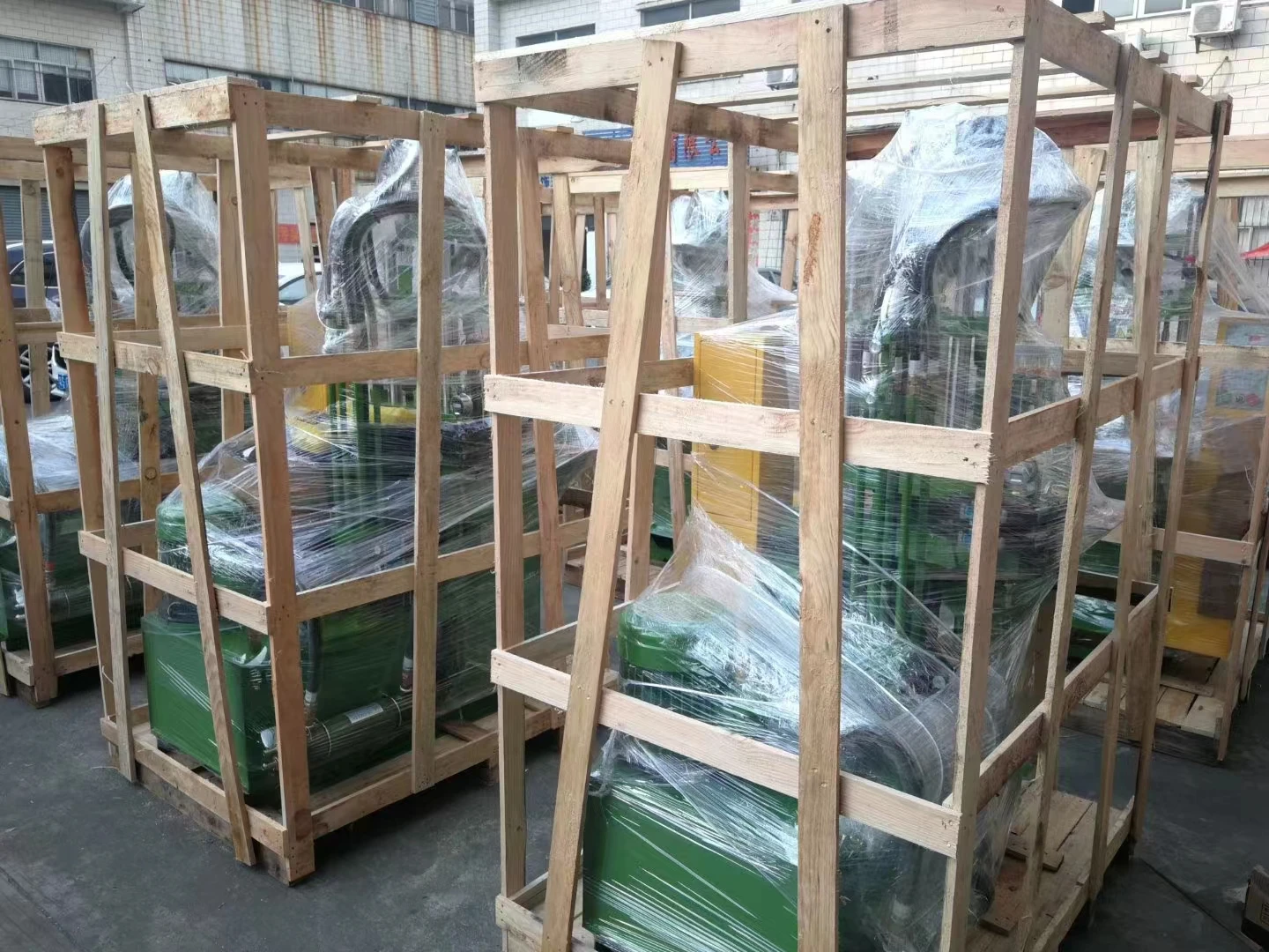 Tai Zhu Auto Plastic Injection Molding Computer Vertical Injection ...