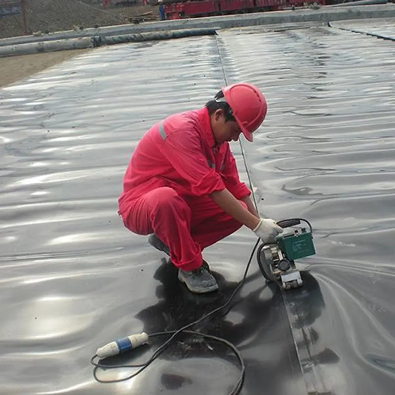 GM13 Industrial Design Style HDPE Geomembrane Welding Machine 1mm-1.5mm LLDPE Dam Liner for Pond Geomembrane Pond