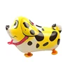 Cane maculato da passeggio giallo