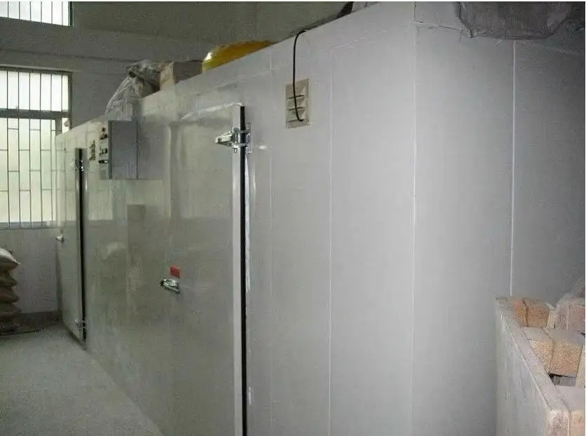 Mobile cold rooms are easy to operate. Cold rooms for slaughterhouses and food processors.