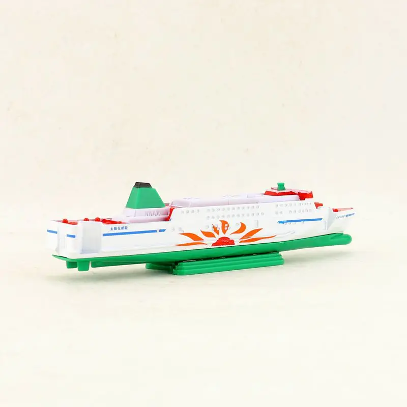 Metal Diecast Cruise Ship Model Ship Model Sailing Boat Model for Collection Ship Toy