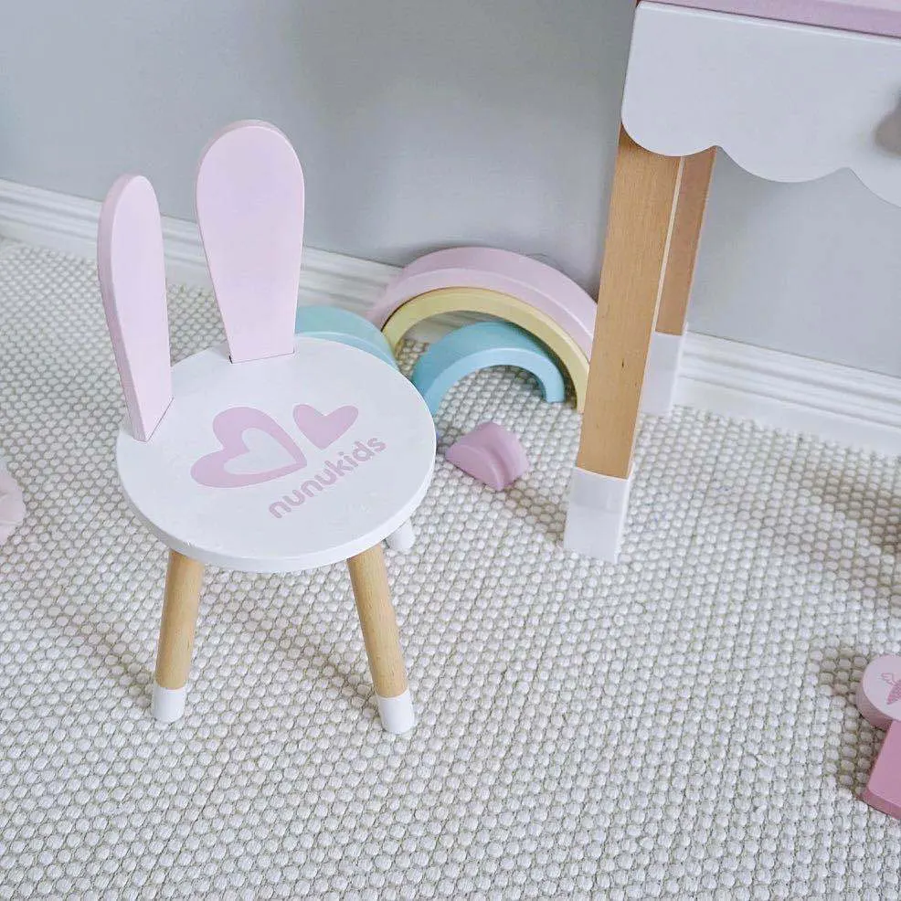 Простой деревянный детский туалетный столик с кроличьими ушками в скандинавском стиле набор игрушек
