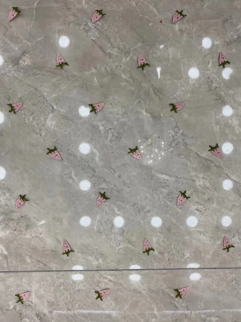 Небольшой ананасов и клубники Тюлевая ткань с вышивкой детская одежда кружевом тюль кружевное фатиновое трикотажное полотно