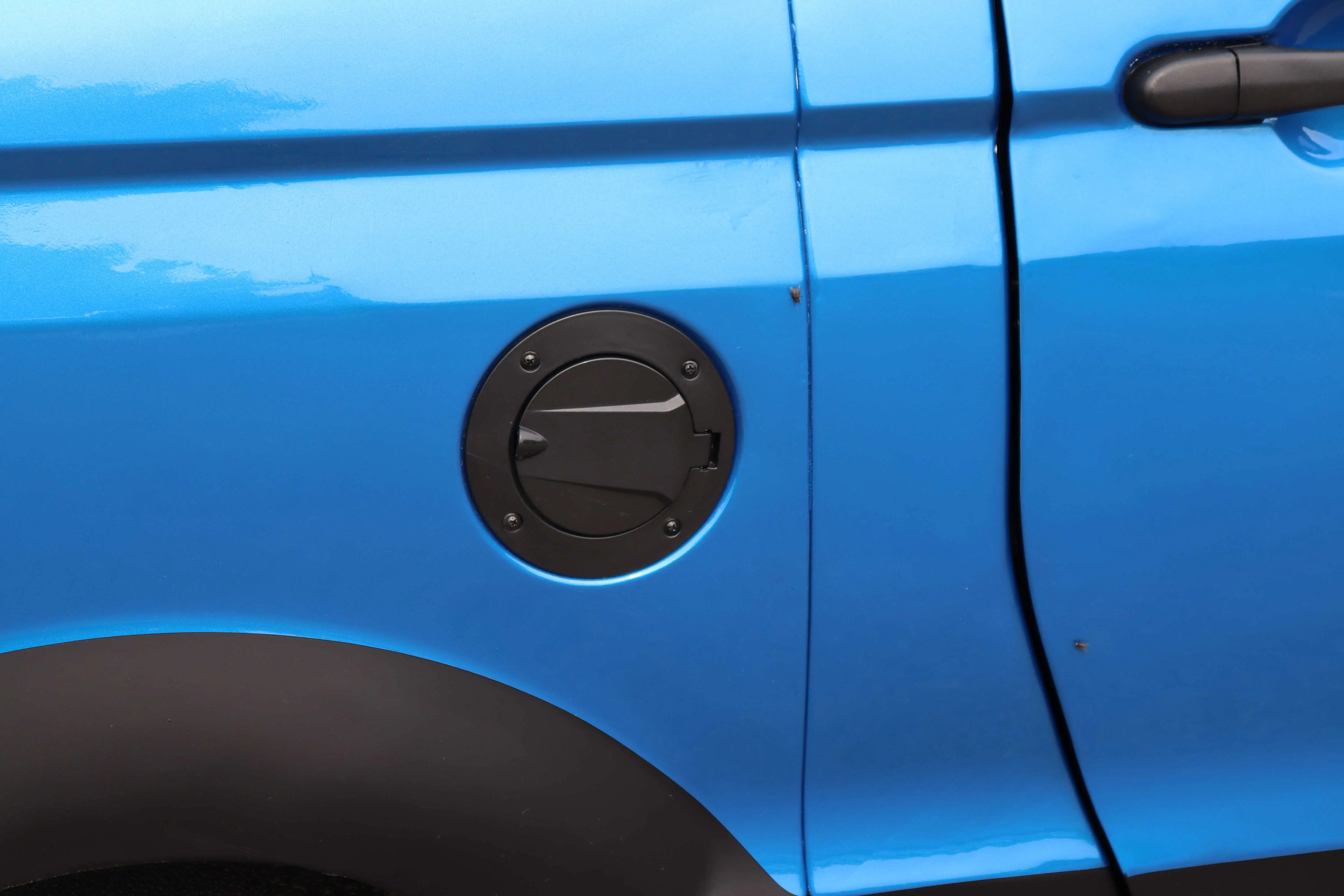 2023 New Small Electric Truck Solar High Speed 4 Wheel Five Doors Four