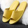 amarillo brillante