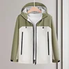 Bianco caldo e verde militare