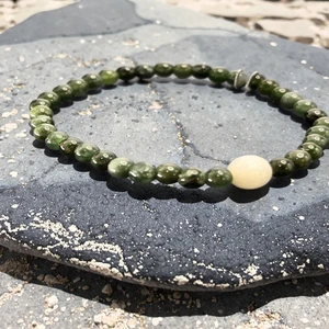 Elegant and Luxurious Fine Beaded Bracelet with Natural Jadeite Perfect Accessory for Gift Occasions