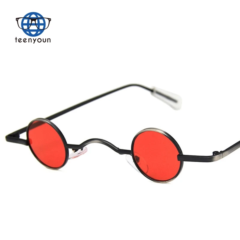 small round red glasses