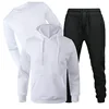 Blanc avec un pantalon noir