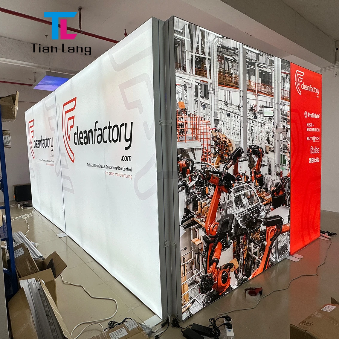 Privlačan Vogovski Dizajn, Travanjasti Aluminijumski Sa Natprosvetljenjem, Ponovno Koristivi Kozmetički Stand, Izborno Led Ekran 10x20 Trgovacki Stand