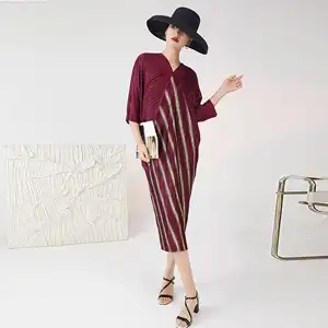 Latest Summer Western Style  V-Neck  Long Bat Sleeve  Print  Pleated Design  Casual Plus Size Women's  Dress