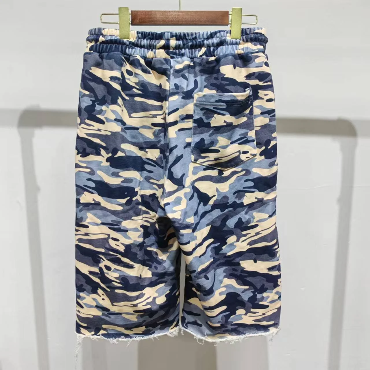 Custom Vintage Camo Raw Hem Drawstring Sweat Shorts Men Distressed Number Patch Label Streetwear Baggy Casual Bottoms gallery 7