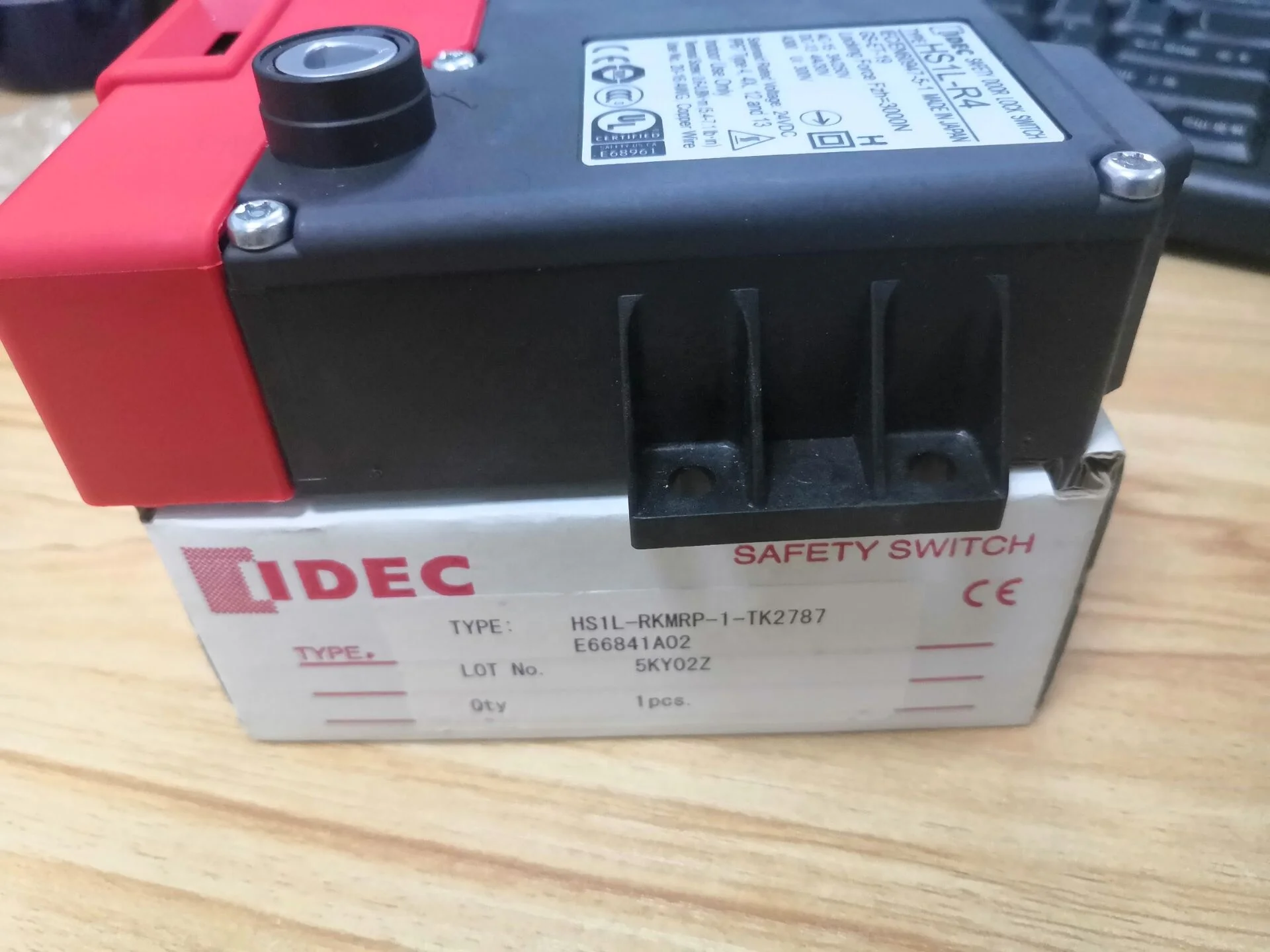 IDEC safety lock switch HS1L-R4| Alibaba.com