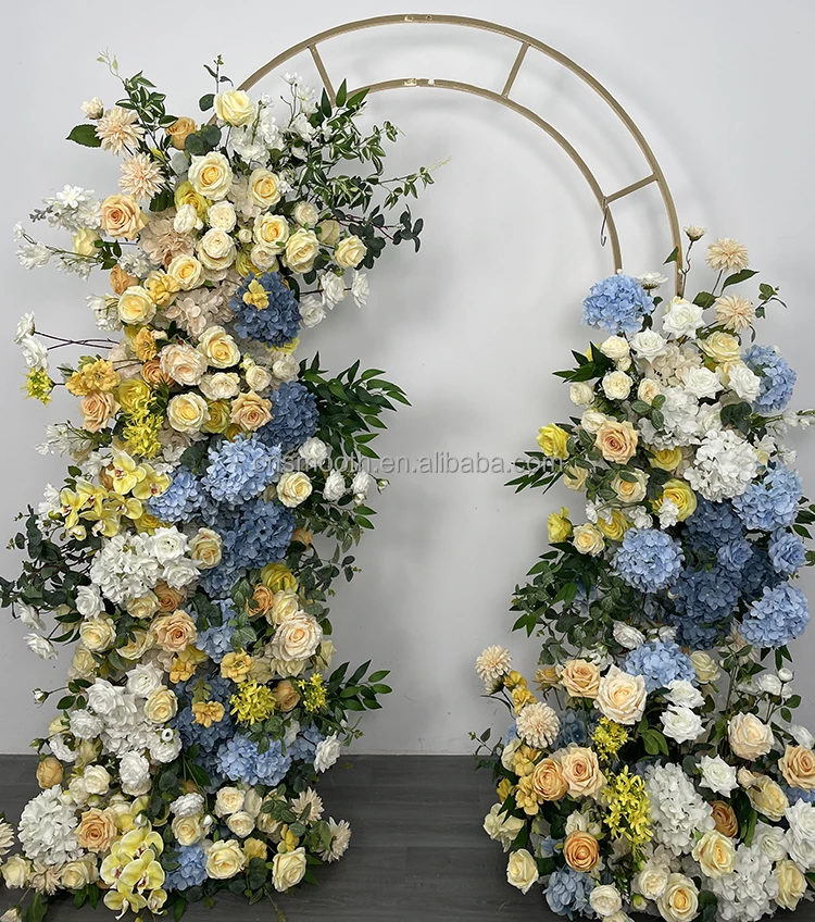 Cornice di ghirlanda di fiori tropicali disegnati a mano | Vettore Gratis