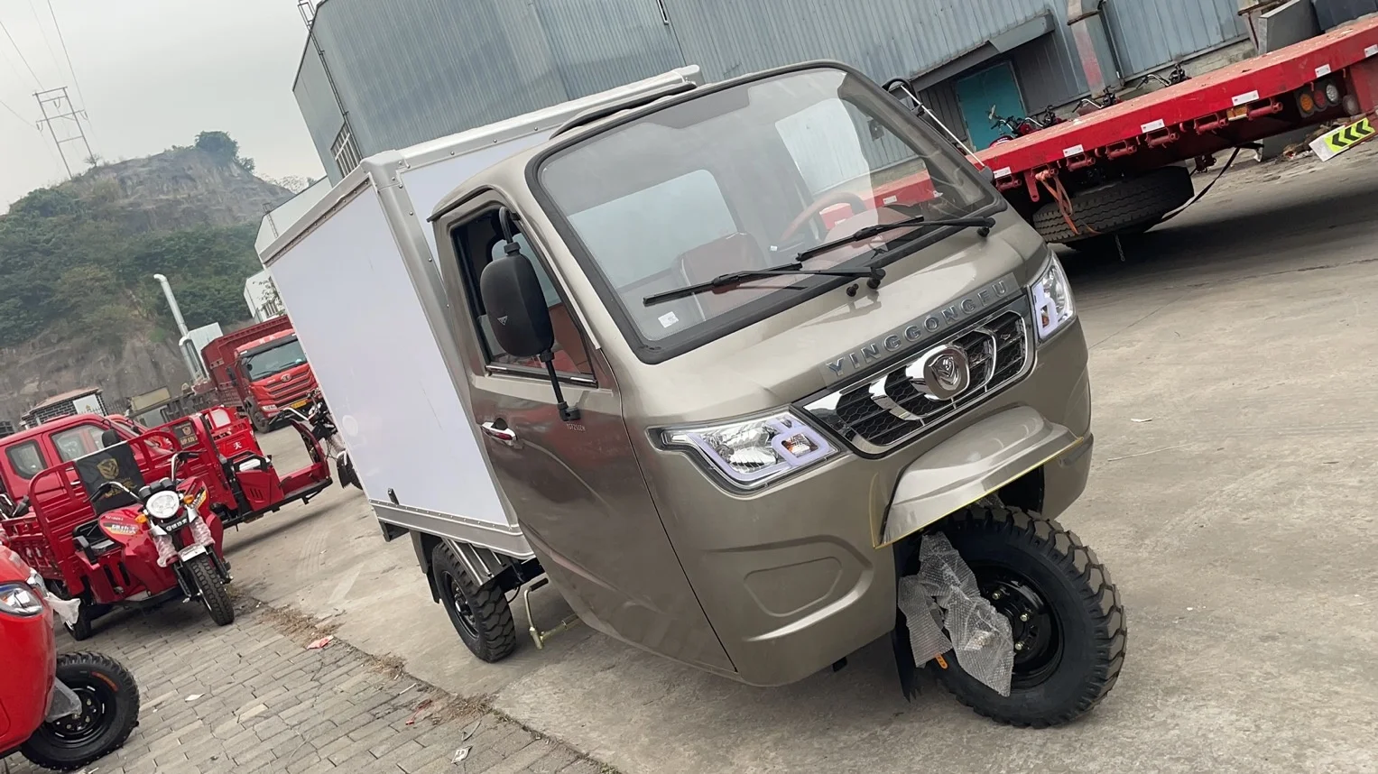 三輪キャビントライク/密閉型運転室と助手席付き/密閉型荷台付き三輪