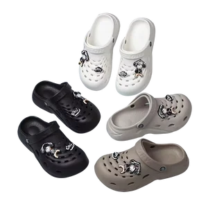 2026 Hot Sale Non Slippery Sandals Cheap Mute Walking Clogs for Men Unisex Adult Men's Classic Clog