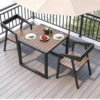 Une table 70x70 avec deux chaises