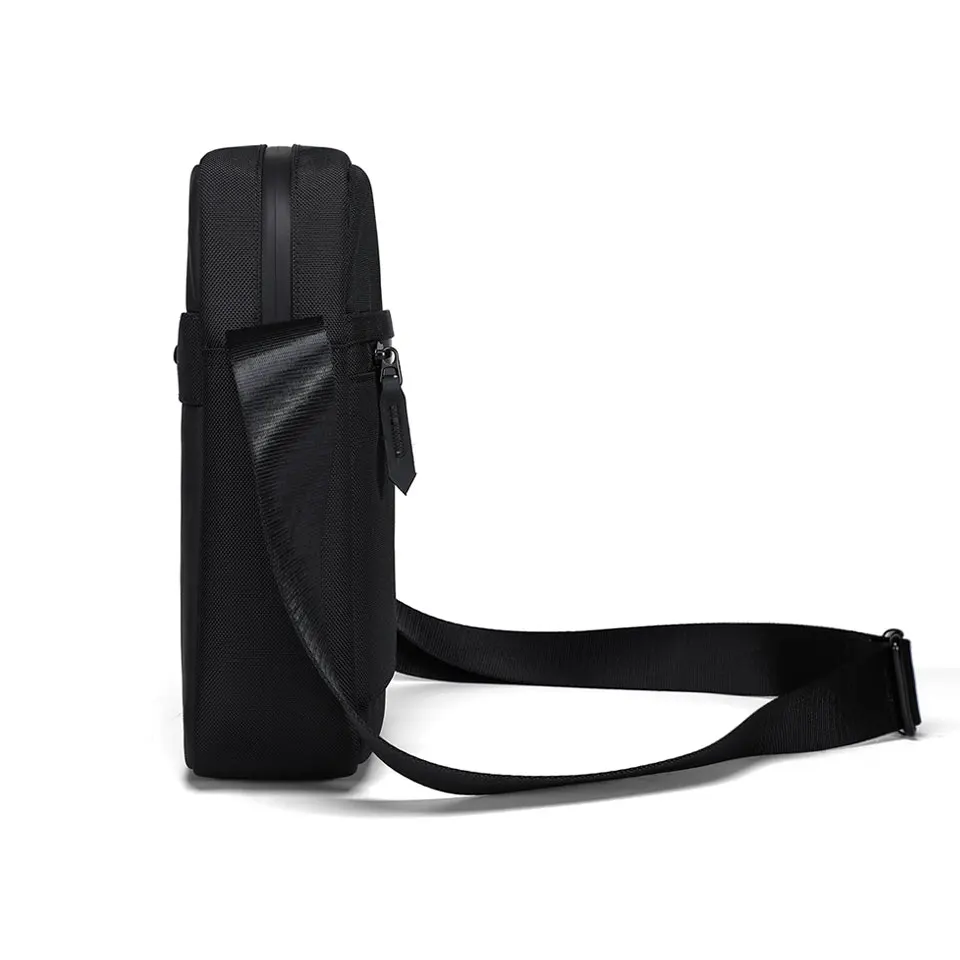 Waterproof 2.5L Men's Sling Bag with Custom Logo