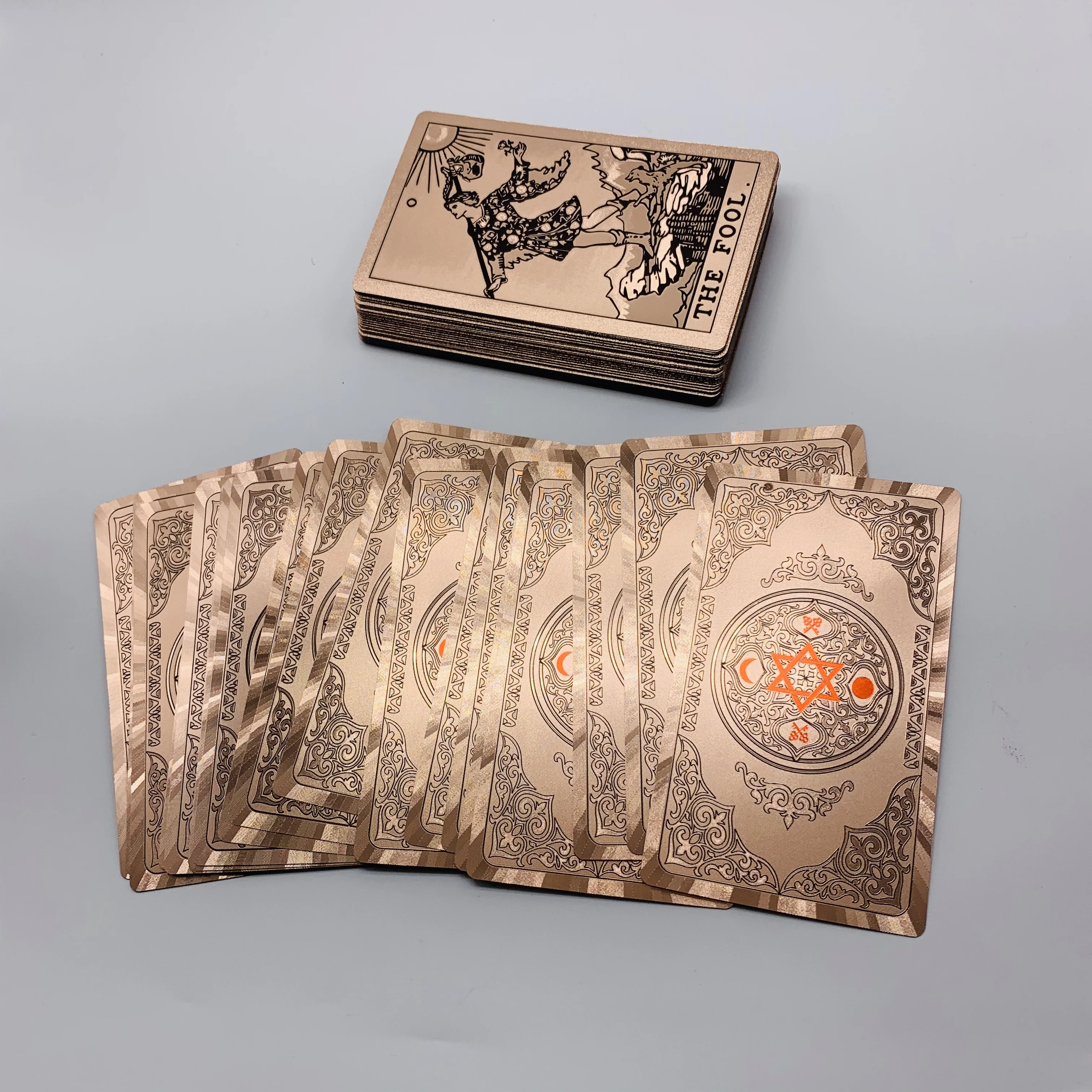 Оптовая продажа, новый дизайн, розовое золото, глянцевый принт, карты Таро, игра с руководством в изысканной коробке