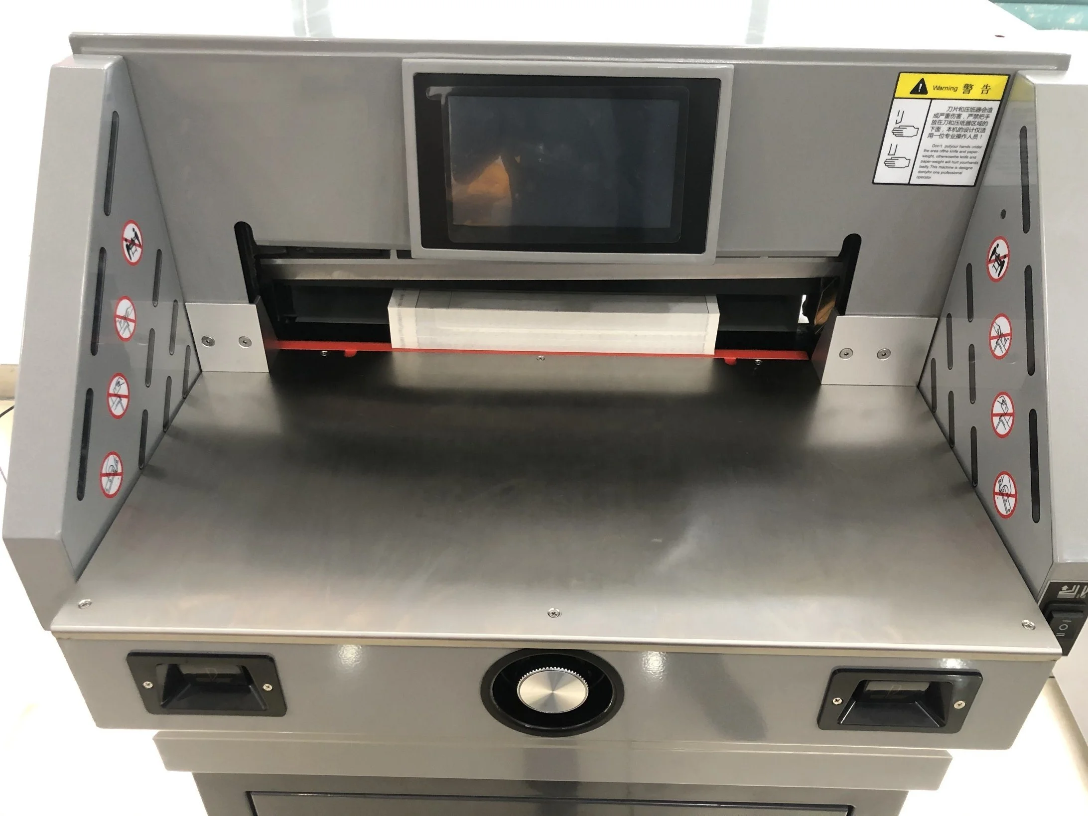 E490T Program Control LCD Display A2 Size Electric Paper Cutting Machine