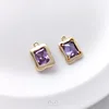 Un pendente irregolare rettangolare in zirconio viola