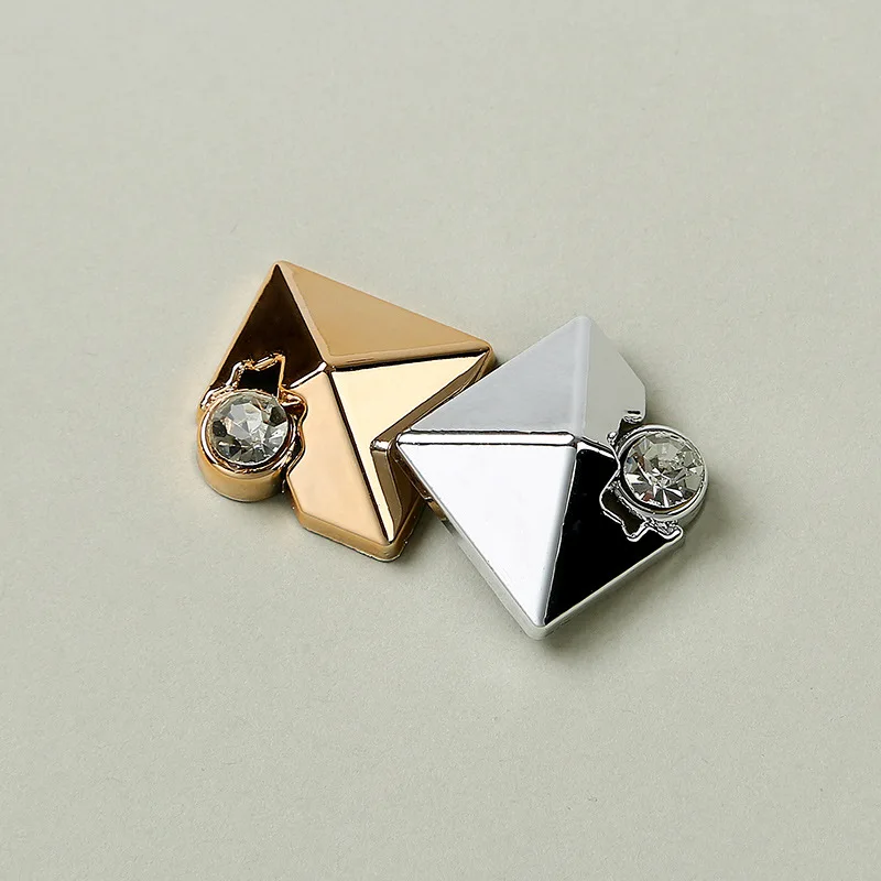 Металлические заклепки в стиле панк-рок