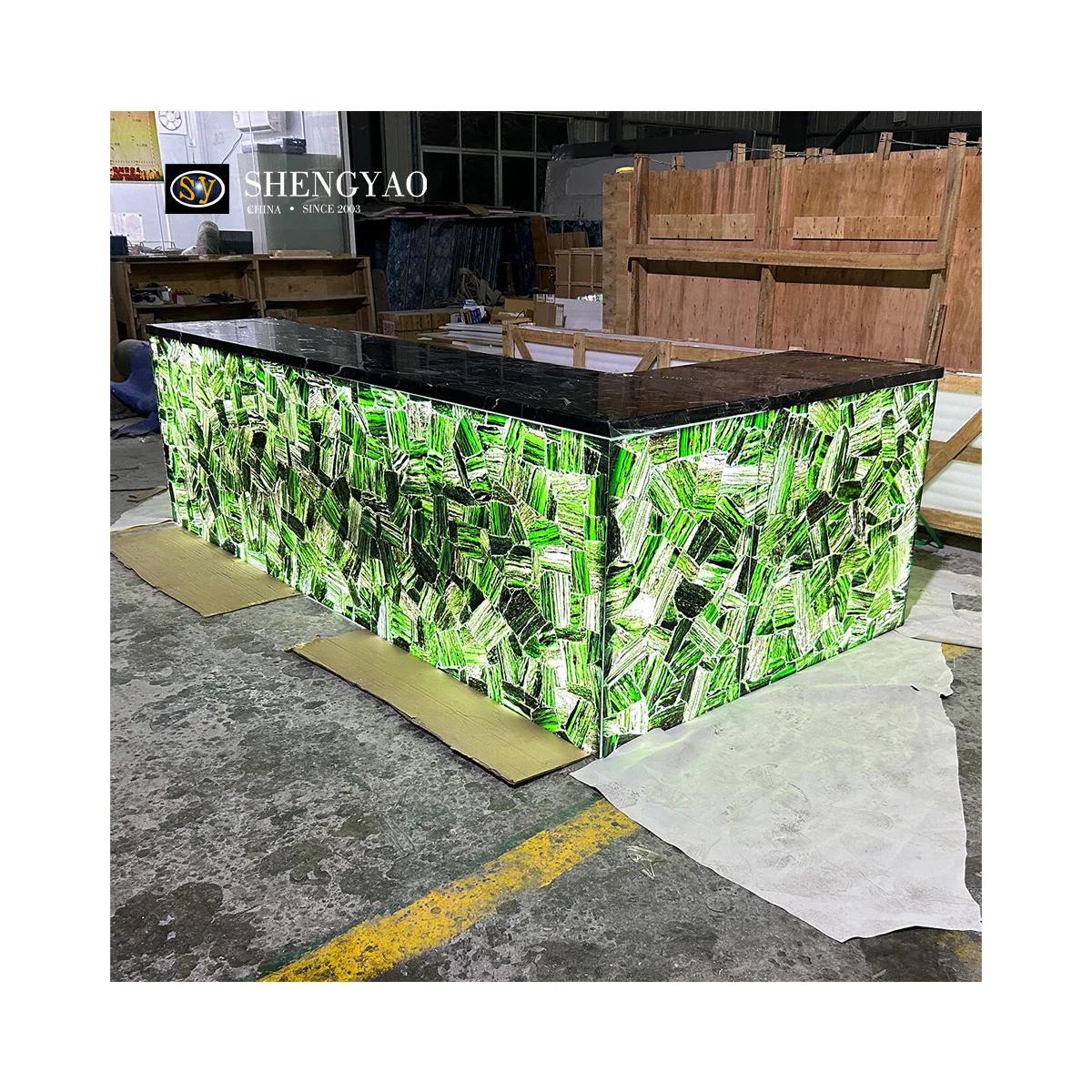 Translucent Commercial Reception Counter Backlit Green Emerald Crystal Quartz Stone Bar Nightclub Hotel Bar Countertop