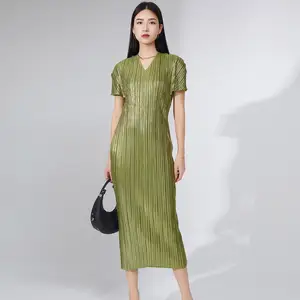 2025 Summer New Design  High-End Women's  Casual Dress Straight Midi Dress  Metallic Polyester Miyake Pleated Dress