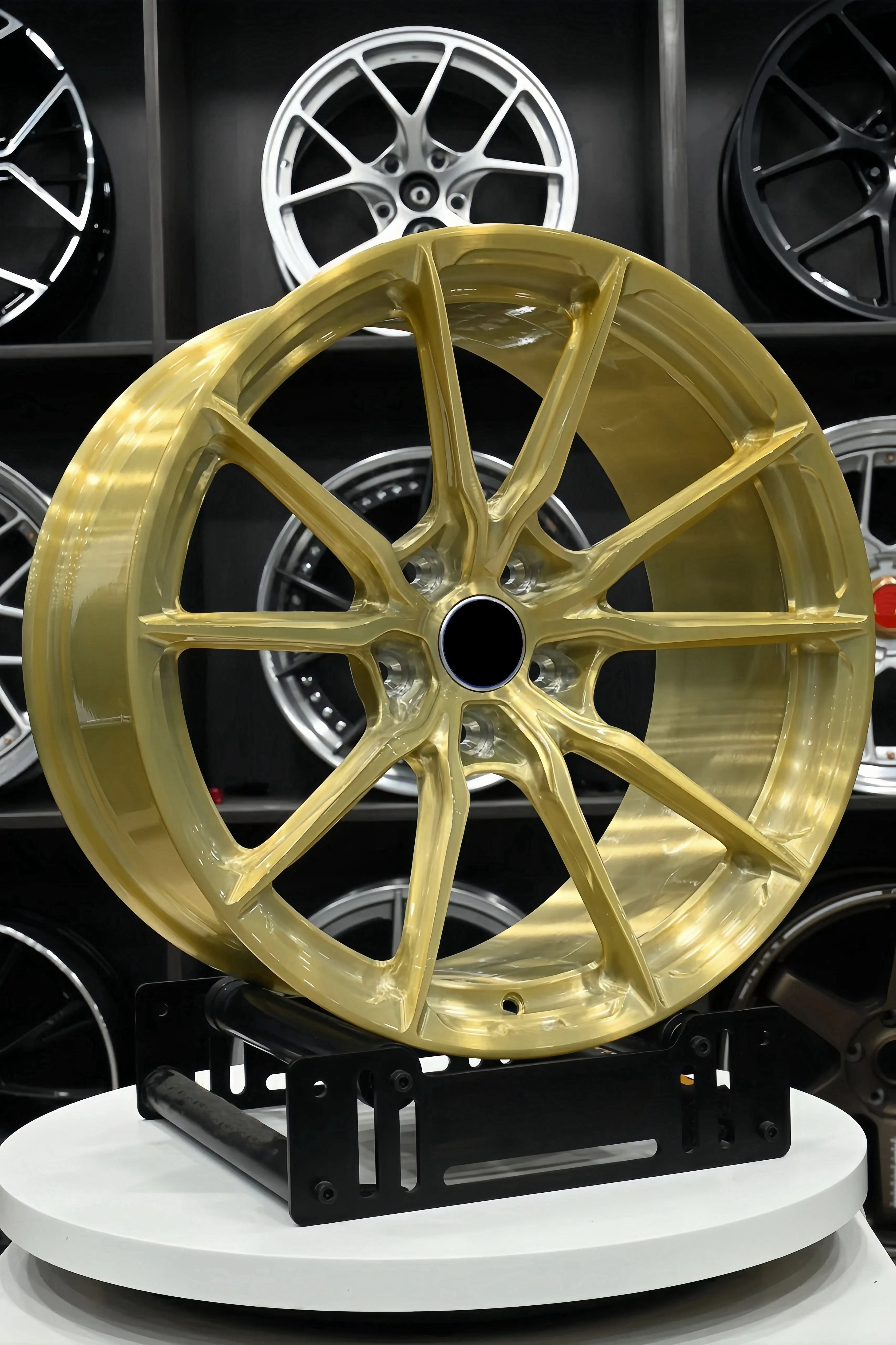XINLAI Hot Sale 1 Piece Golden Forged Brushed Polished 5x120 5x112 5x114.3 18 19 20 21 22 Inch Wheel for Racing Car Wheel - Image 4
