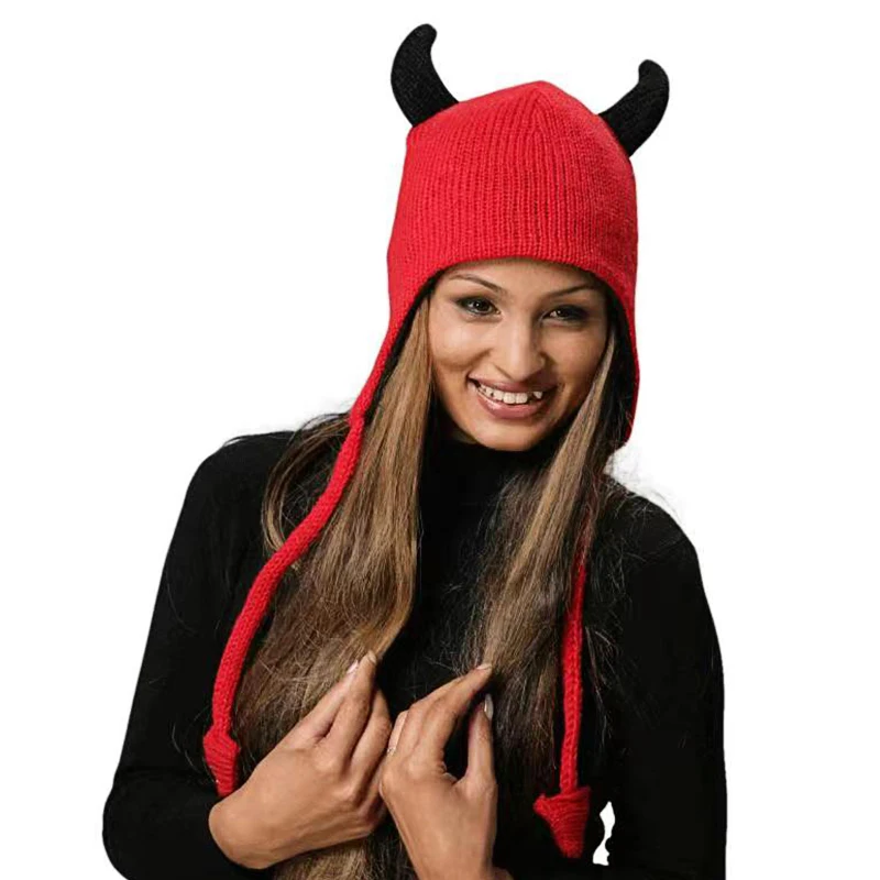 beanie with horns 5.jpg