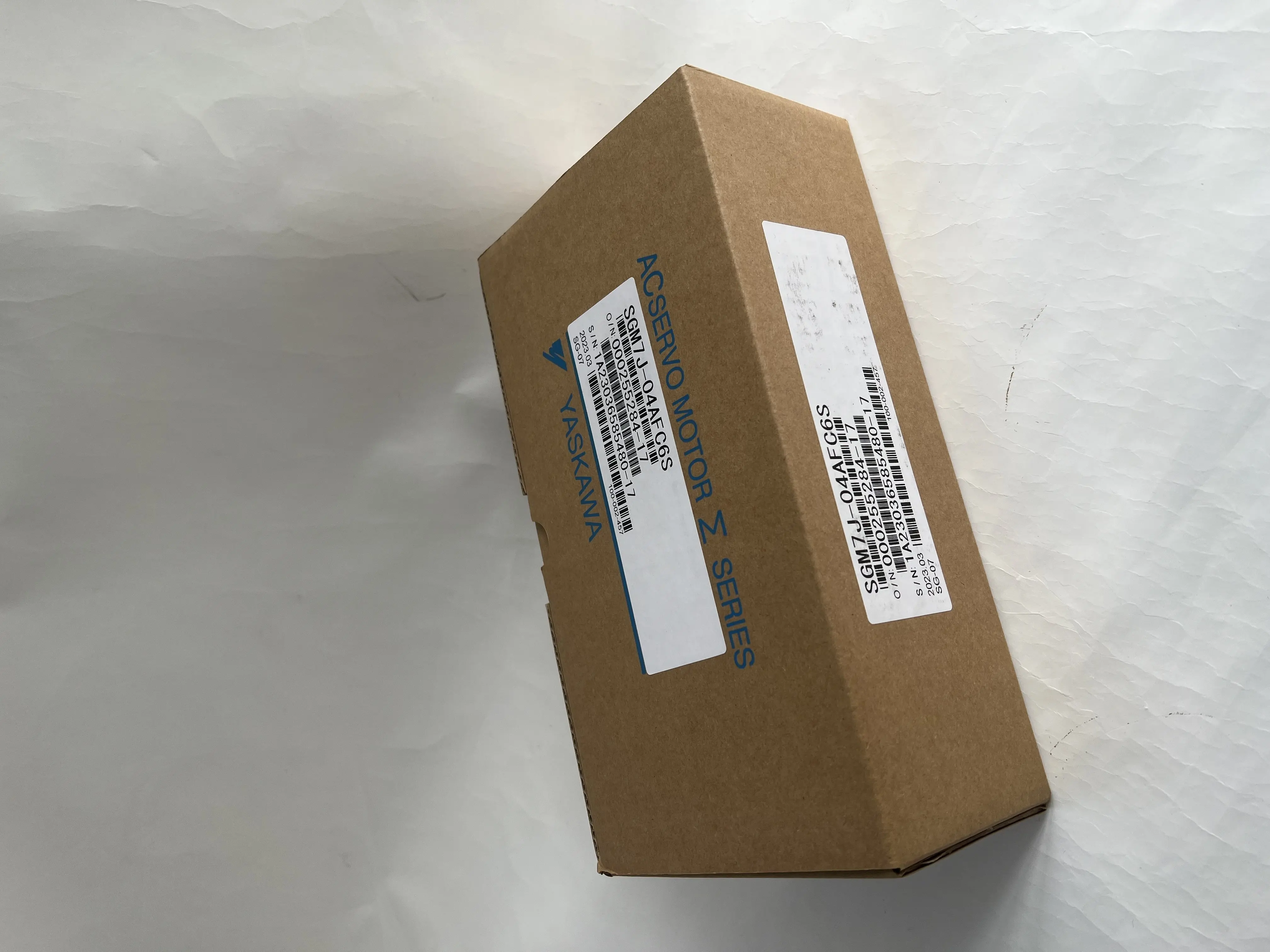 Yaskawa AC Servo Motor SGM7J-04AFC6S