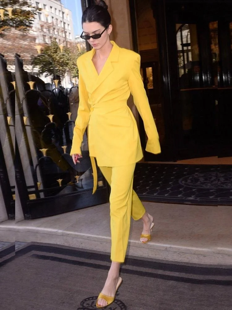 De las mujeres de la moda Oficina Blazer de traje amarillo