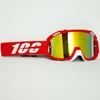 Gafas rojas con montura roja.