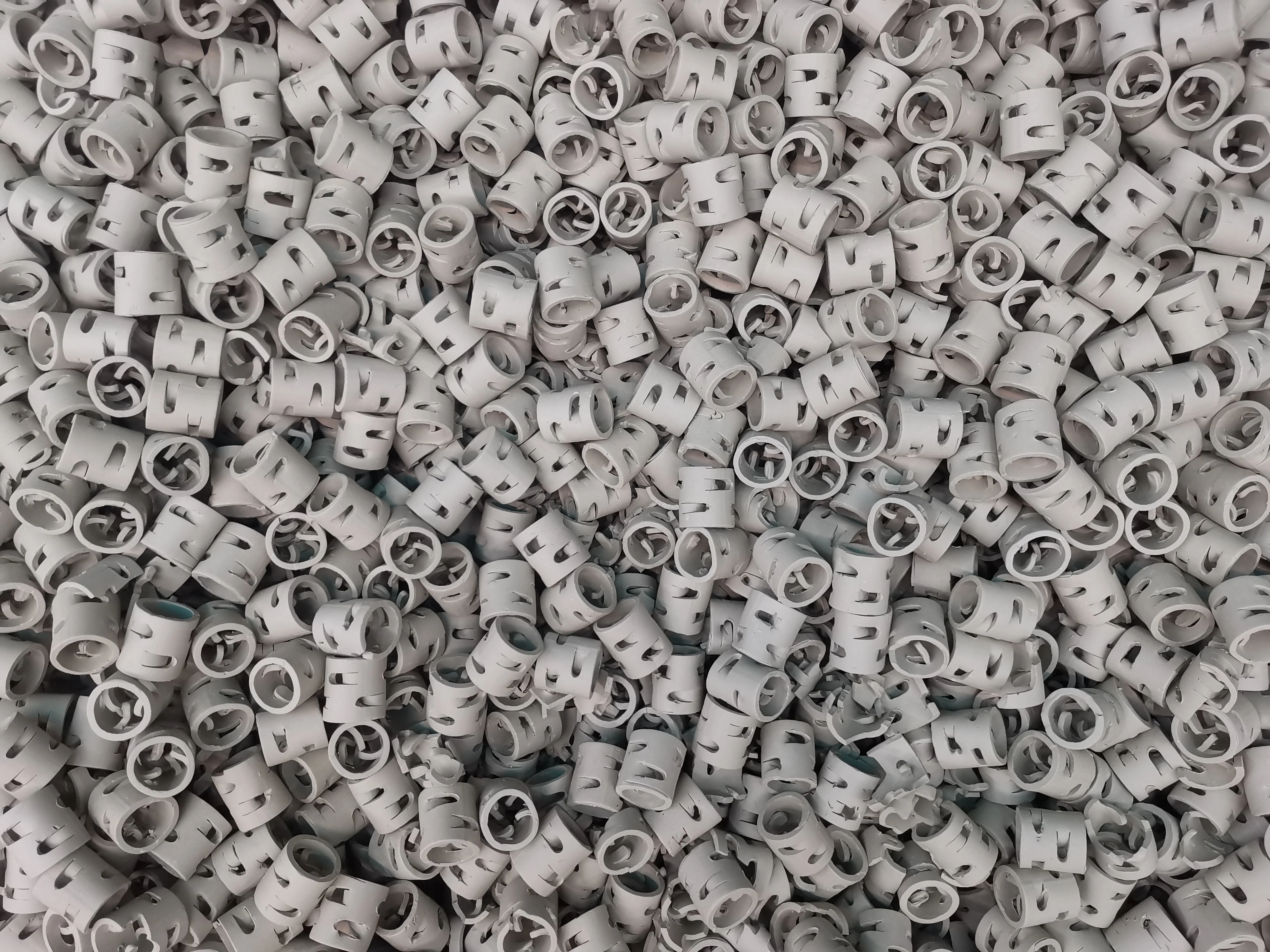 Ceramic Tower Random Packing 50mm Ceramic Pall Ring Distillation Column