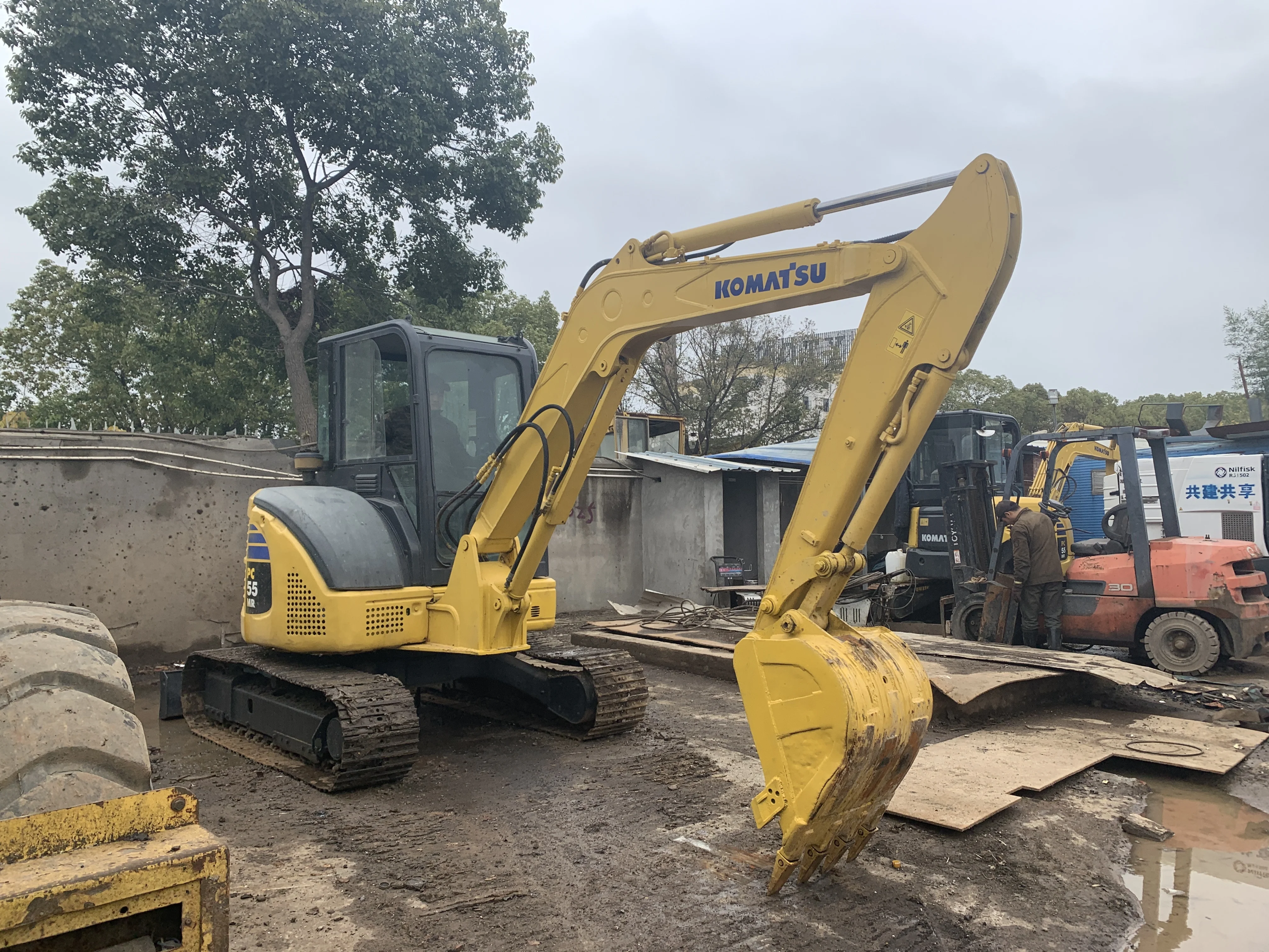 KOMATSU PC55MR-2油圧ショベル（中古）- フィリピンでの販売、EPAエンジン
