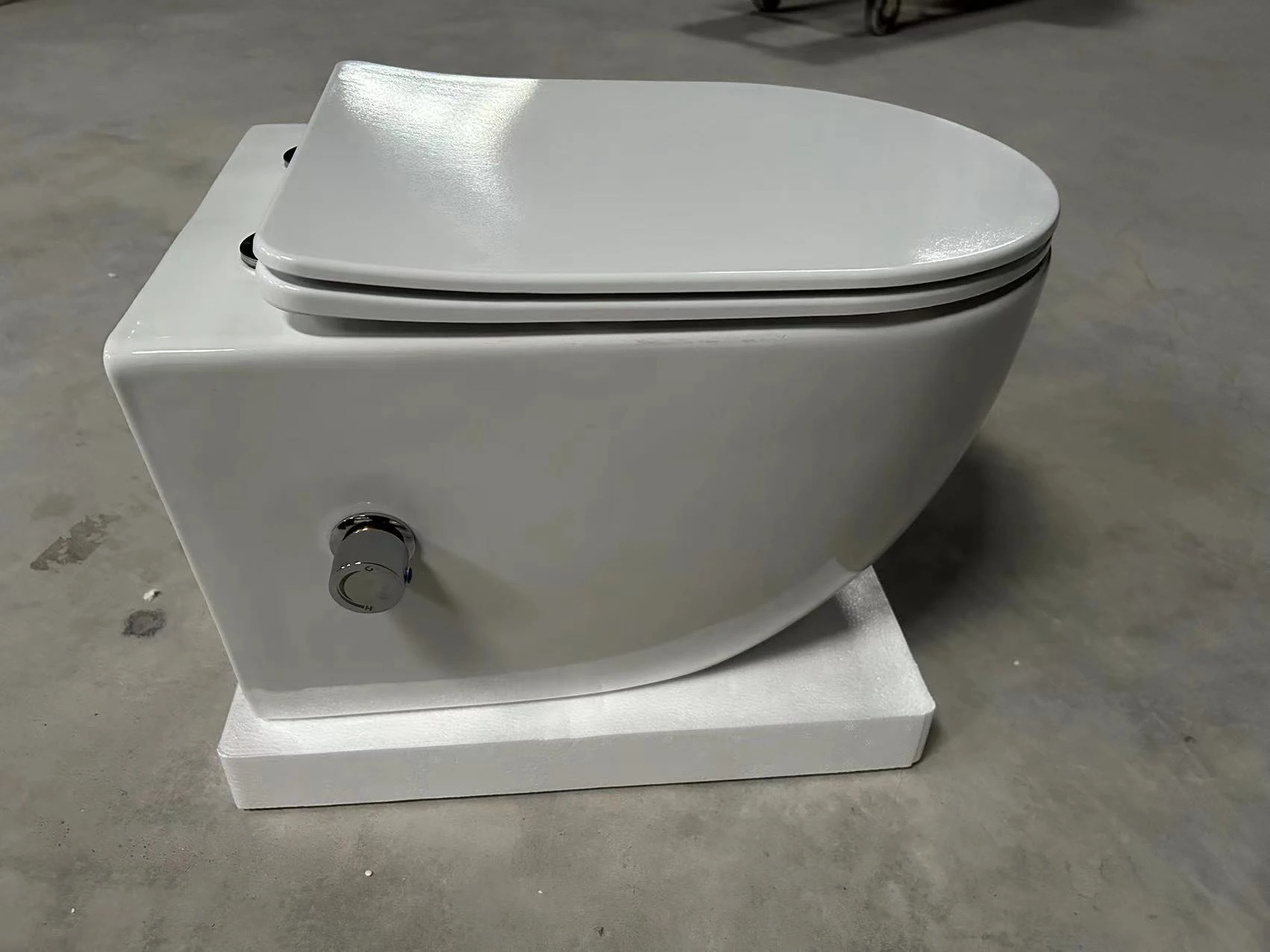 Aidi Wholesale Wall Hung Toilet Bidet Bowl Bathroom WC Sanitary Inodoro Rimless Water Closet Bidet supplier