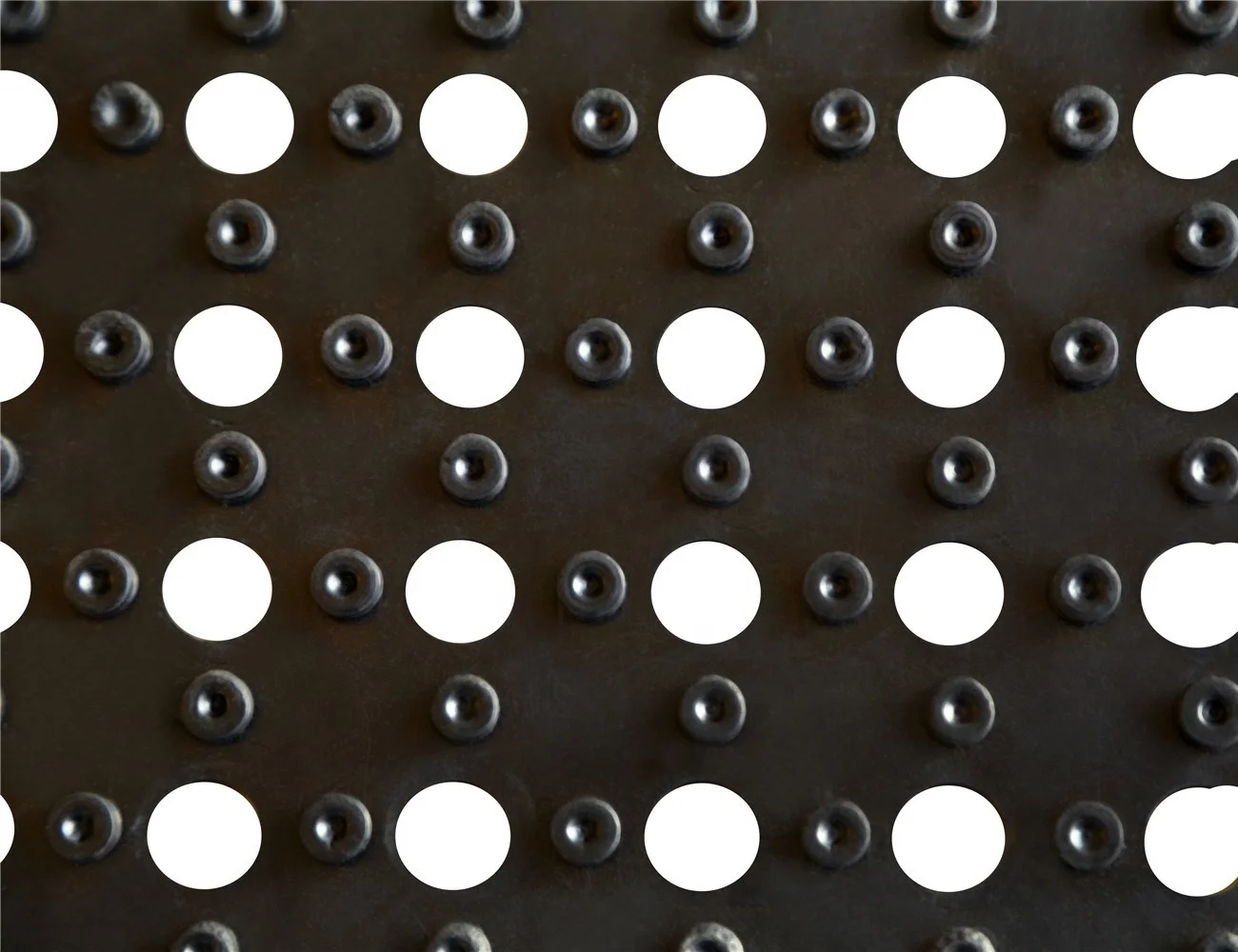 High - Quality  Oil- Resistant Durable Waterproof Abrasion - Resistant Rubber Mat  Crafted for Truck Beds Utes and Vans