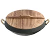Tapa de madera precocida de 38 cm con cuerda de amarre incluida.