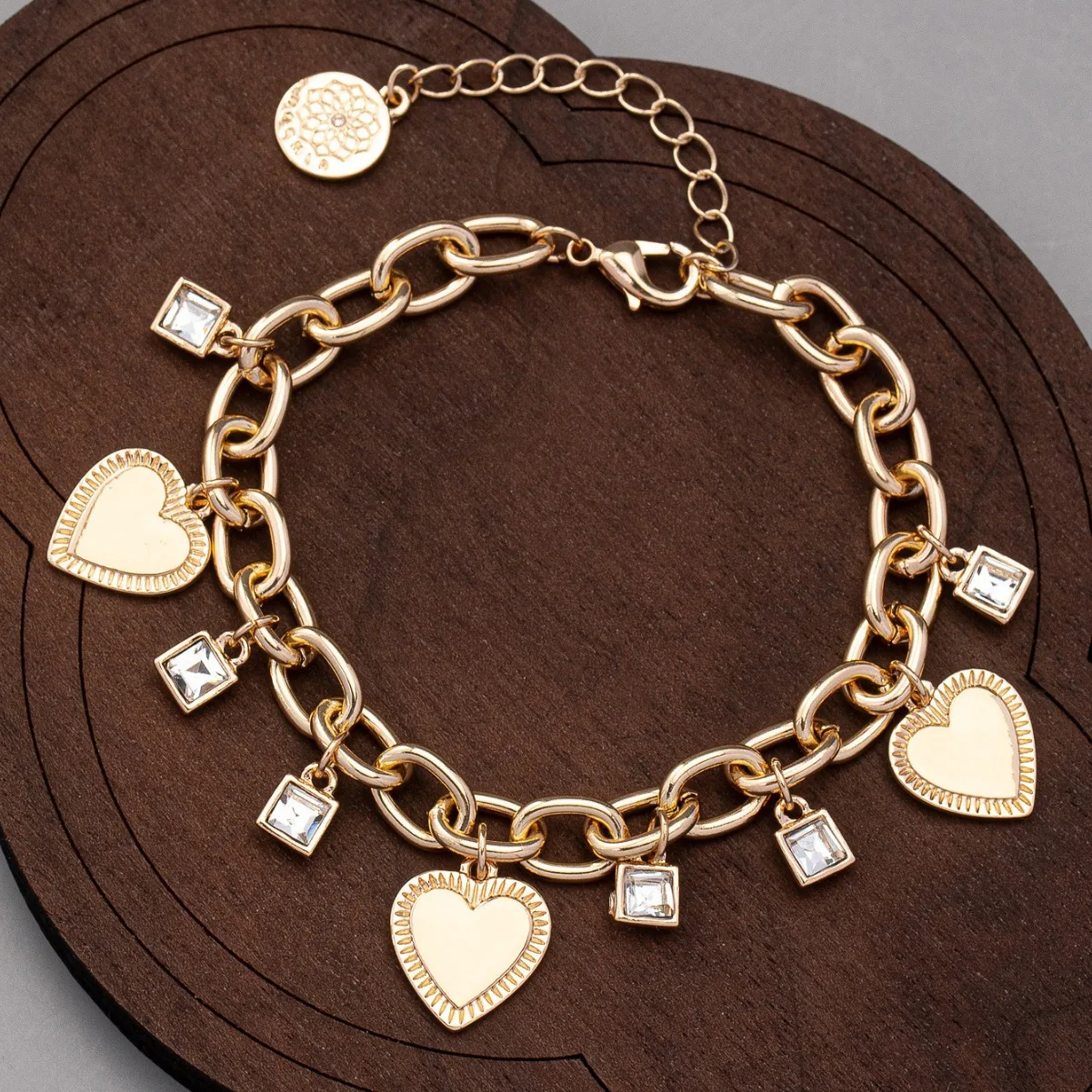 Európa, Egyesült Államok eladásvezető 2025, stílusos, divatos aranyozott három szív függő karkötő, magas érzékenységű, személyre szabható