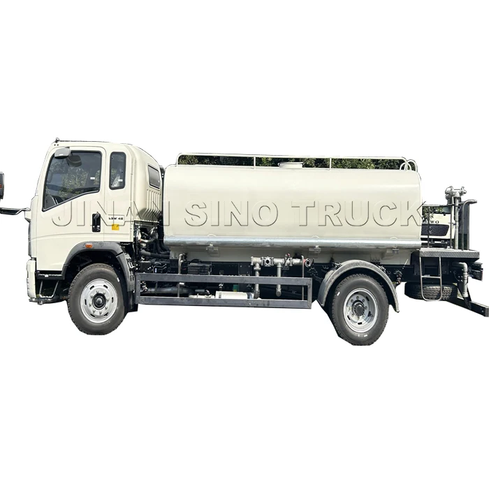 HOWO 4X2 5000L Water Bowser Tank Truck Road Cleaner Truck
