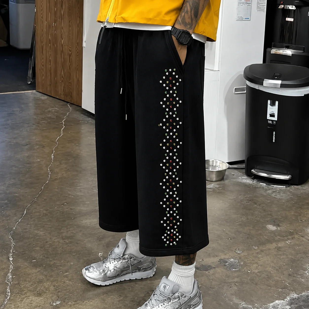 Custom Streetwear Bermuda Drawstring Vintage Cotton French Terry Diamond Rhinestone Oversized Acid Wash Jogger Sweat Shorts Men gallery 4