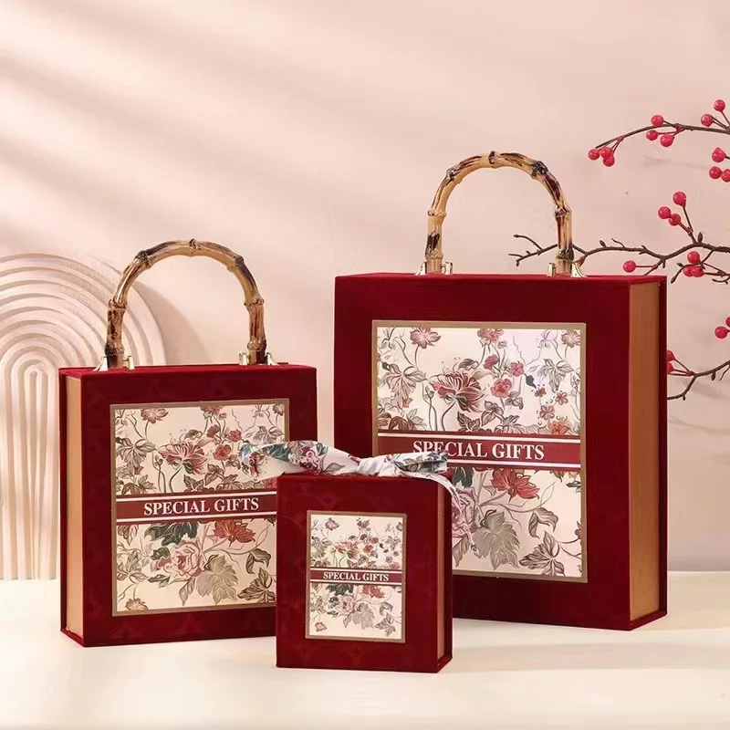 Wedding Luxury Candy Box Wholesale Flip Top Maid of Honor Empty Customized Portable Red Velvet Christmas Packaging Gift Boxes