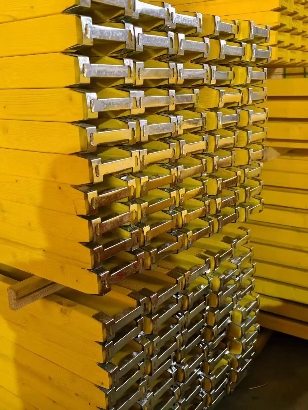 Factory Wholesale H20 Beam Timber Construction Panel for Mall Application Manufactured in China Iron Head Protection