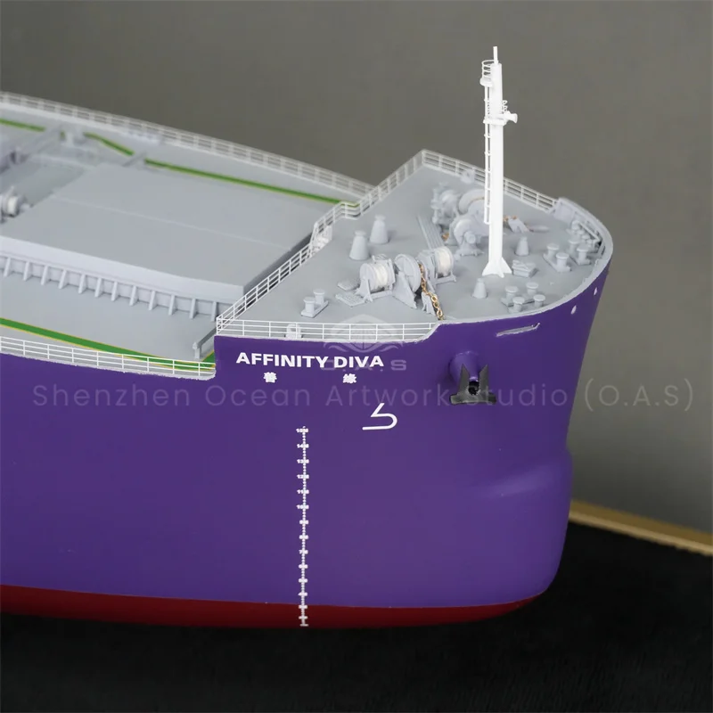 Highly simulated bulk carriers model with precise breadth of ship and authentic general arrangement. Exquisite bulk carrier hold model clearly shows internal structure, matching with wharf model to restore real working scene. Made of premium material with fine workmanship, perfect for maritime exhibition, enterprise display, collection and decoration. Customizable in size, color and logo, ideal for shipping, port and logistics industry gifts. Professional factory production, supports custom design and bulk orders.Amber@vesselmodel.com Tel: +86 18038048785